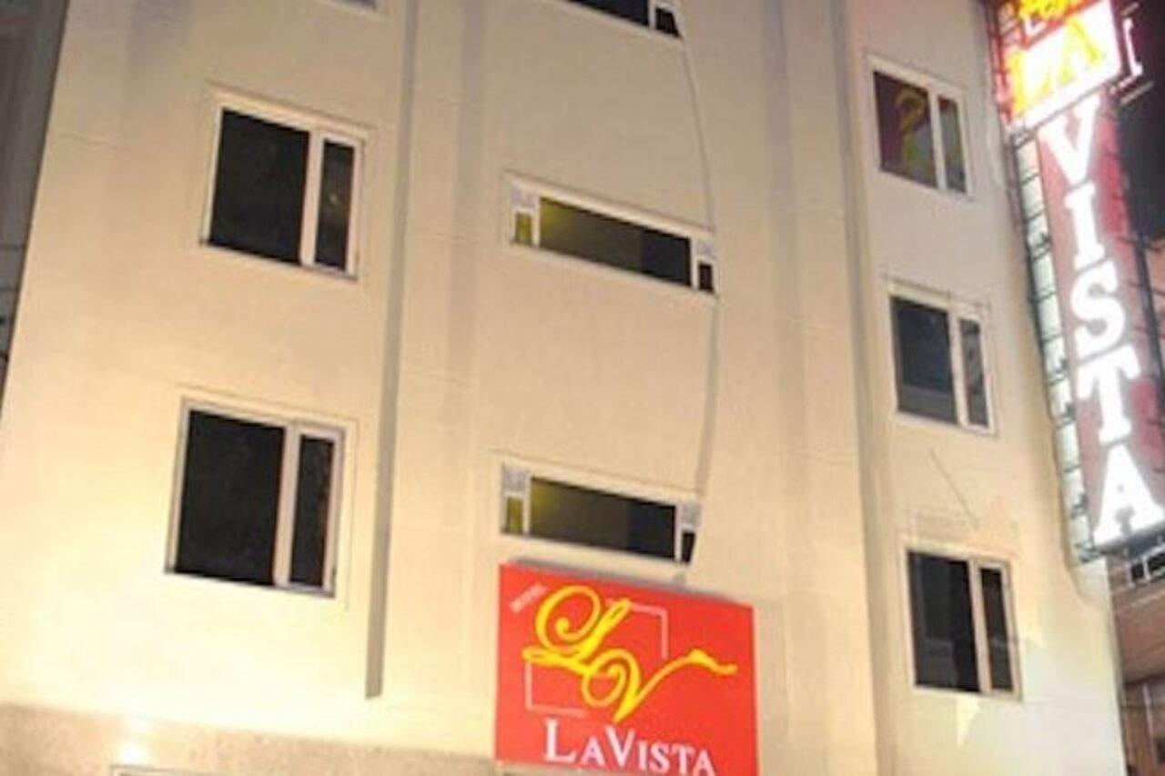 Hotel La Vista Delhi Bagian luar foto