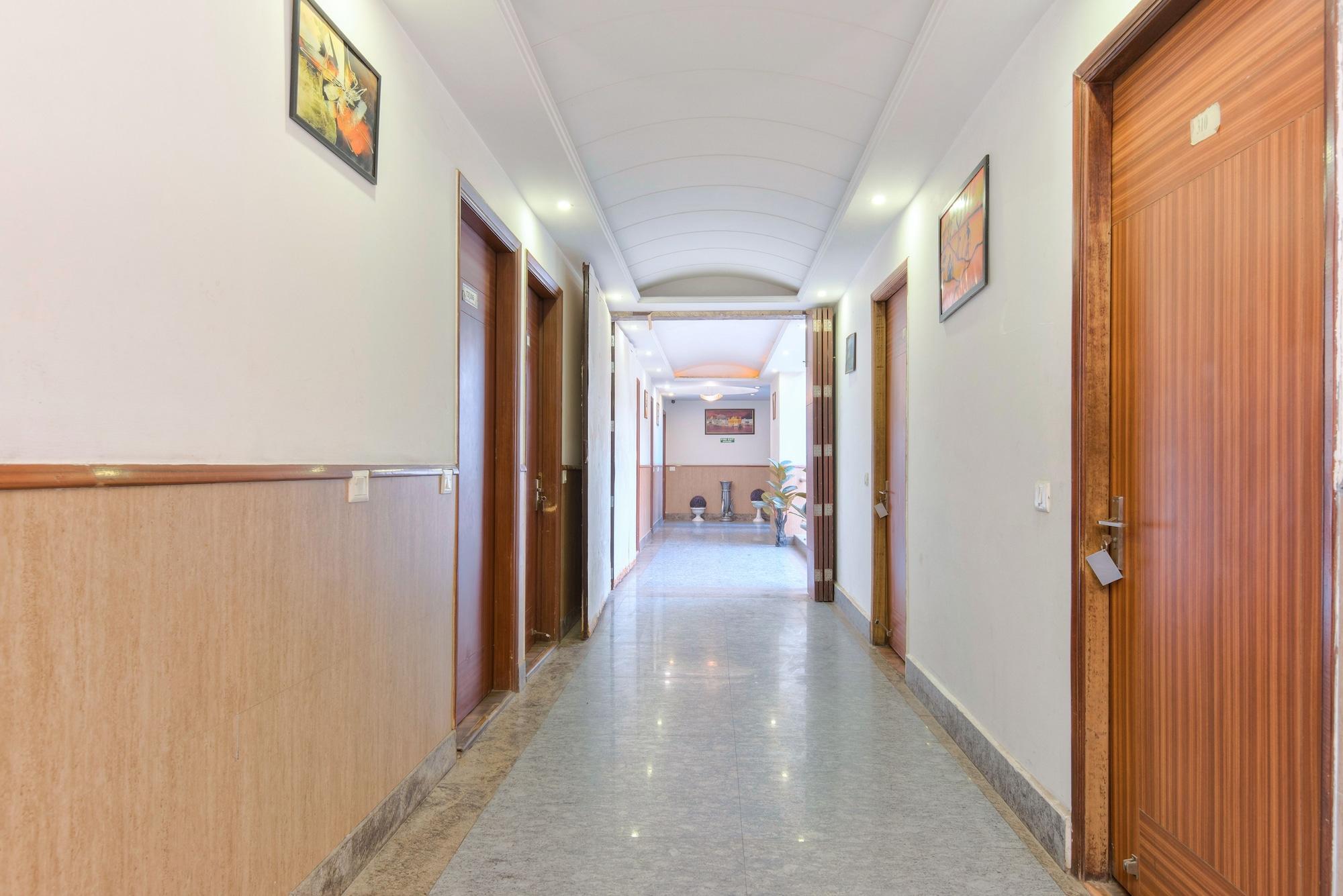 Hotel La Vista Delhi Bagian luar foto