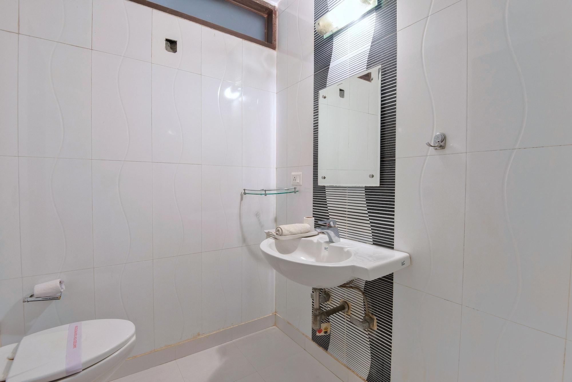 Hotel La Vista Delhi Bagian luar foto