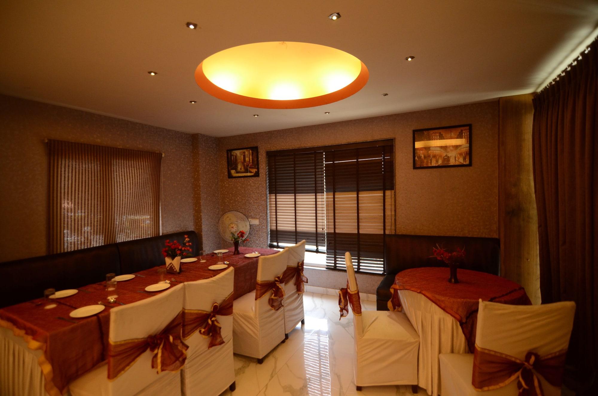 Hotel La Vista Delhi Bagian luar foto