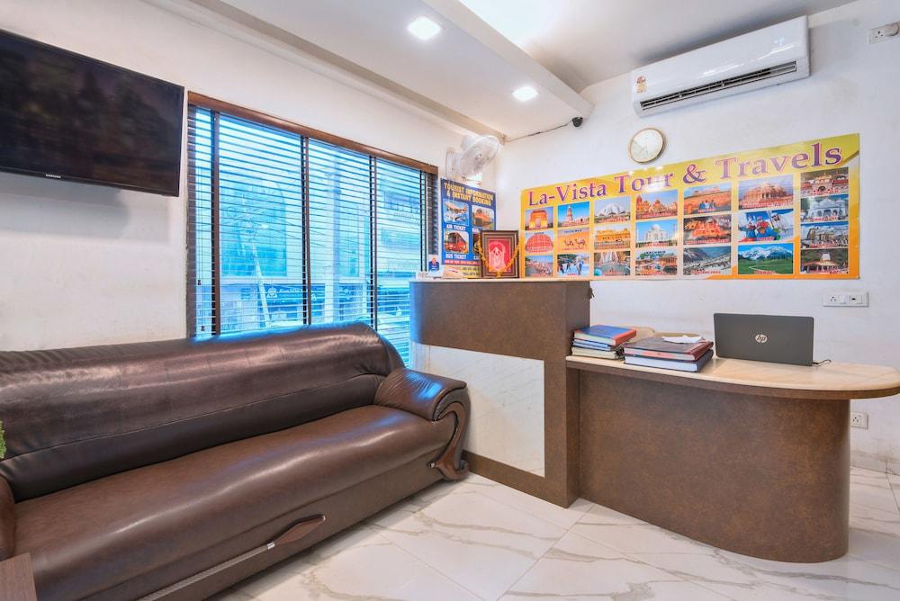 Hotel La Vista Delhi Bagian luar foto