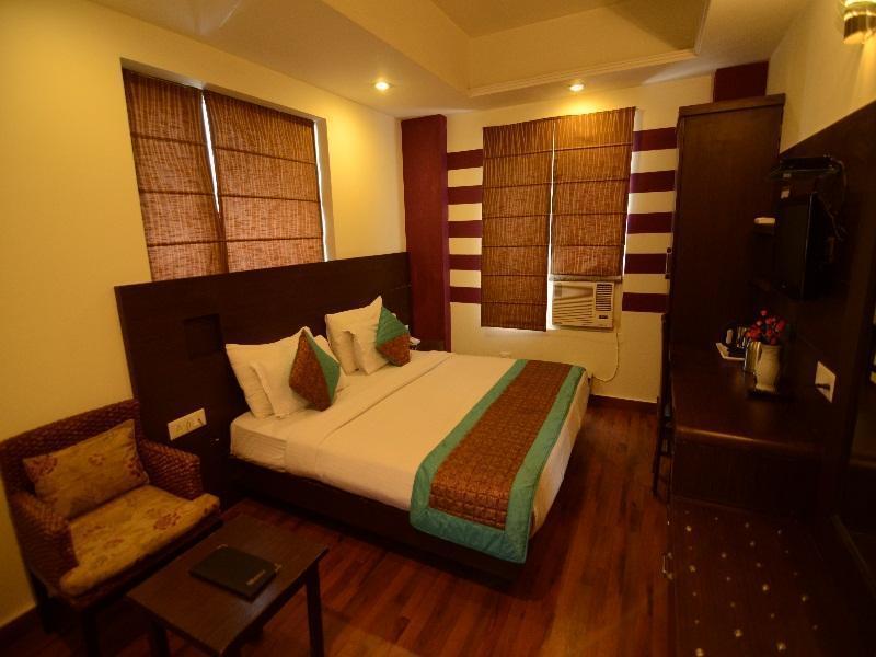 Hotel La Vista Delhi Bagian luar foto